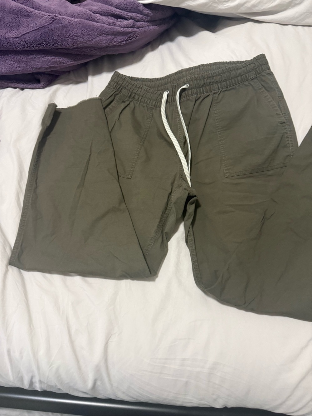 Vuori Olive Drawstring Joggers with White Cord